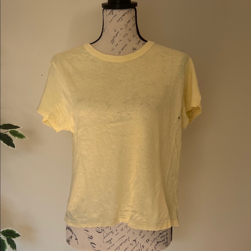 NWOT American Eagle Outfitters Light Yellow Short Sleeve Tee Size Medium